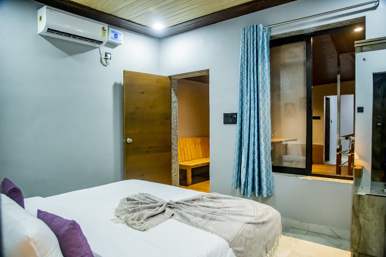 Deluxe air-conditioned bedroom suite
